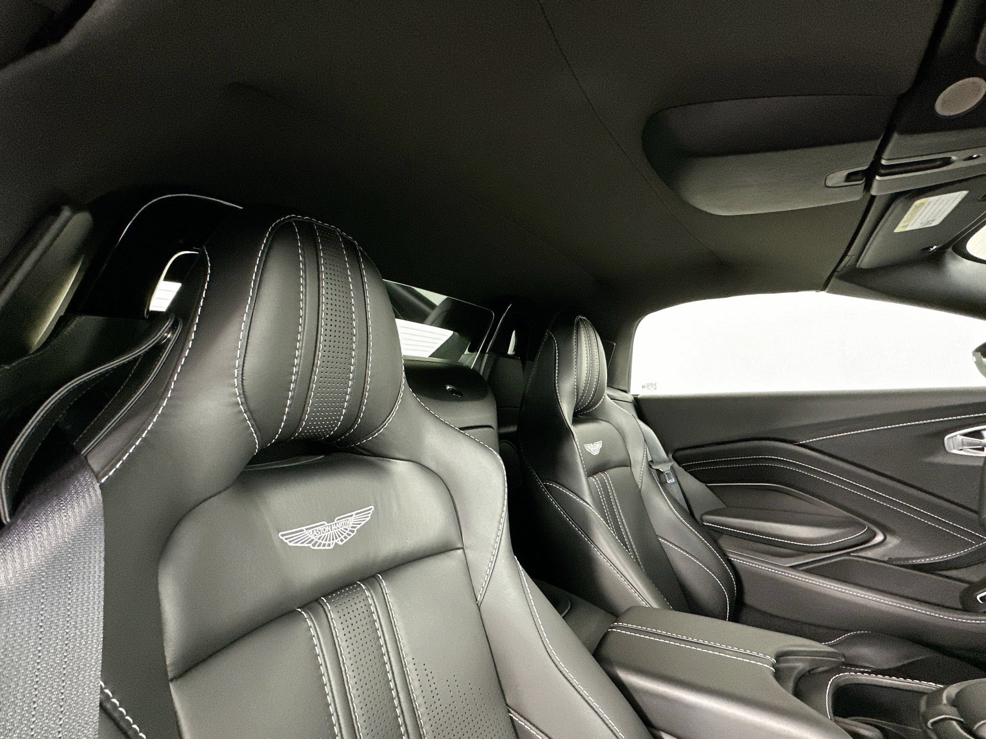Used 2021 Aston Martin V8 Vantage Roadster RWD image 24