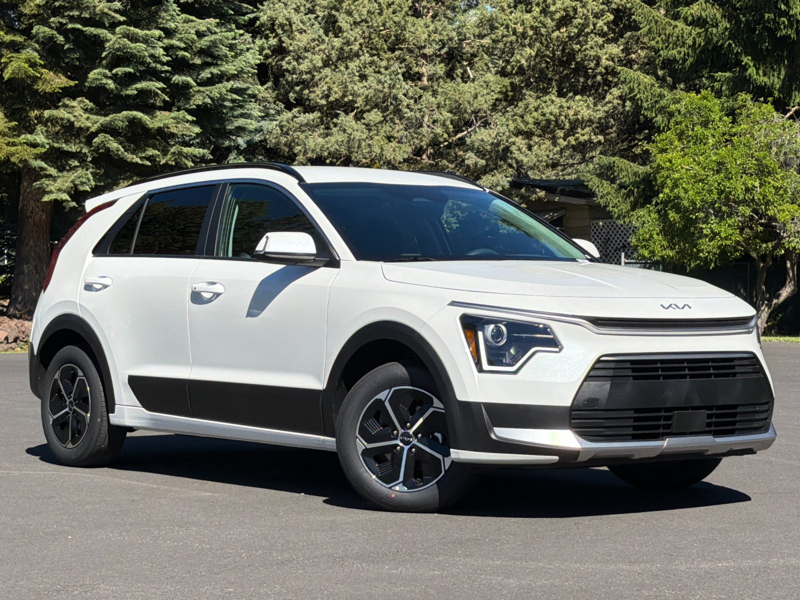 New 2026 Kia Niro EX FWD image 2