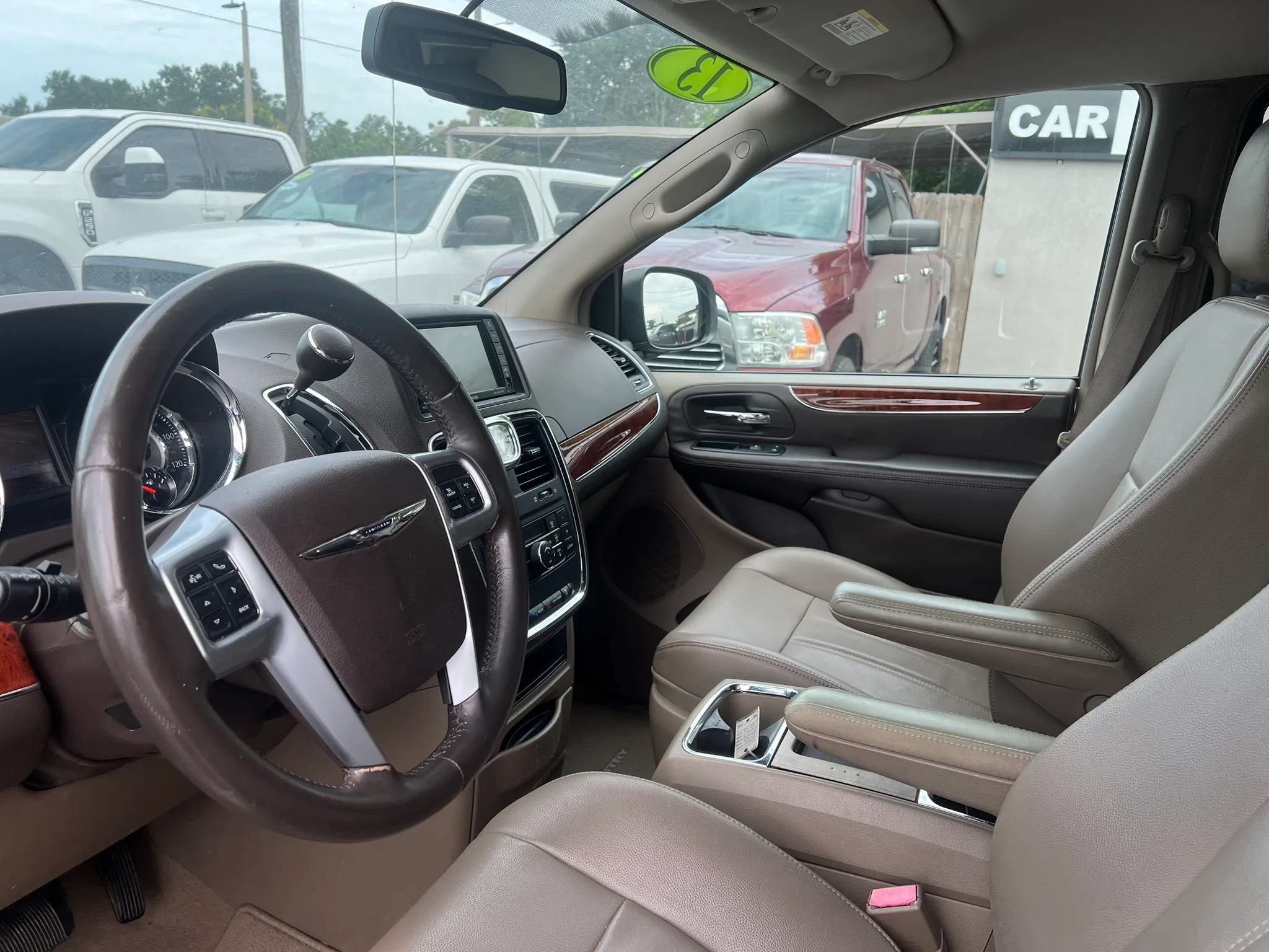 Used 2013 Chrysler Town & Country Touring FWD image 9