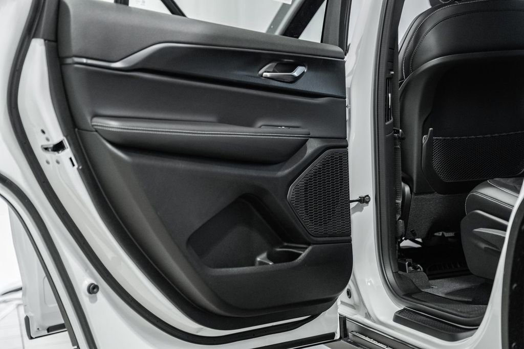 New 2025 Jeep Grand Cherokee L Altitude image 35