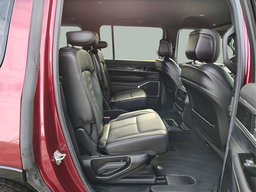 Used 2022 Jeep Wagoneer Series III w/ Flexible Seating Group AWD/4WD image 31