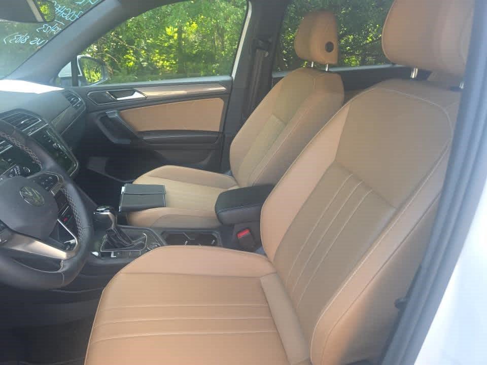 Used 2023 Volkswagen Tiguan SE AWD/4WD image 11