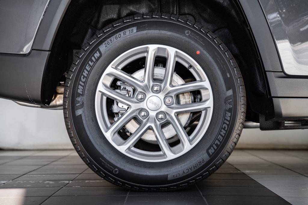 New 2025 Jeep Grand Cherokee Laredo X w/ Luxury Tech Group I image 17