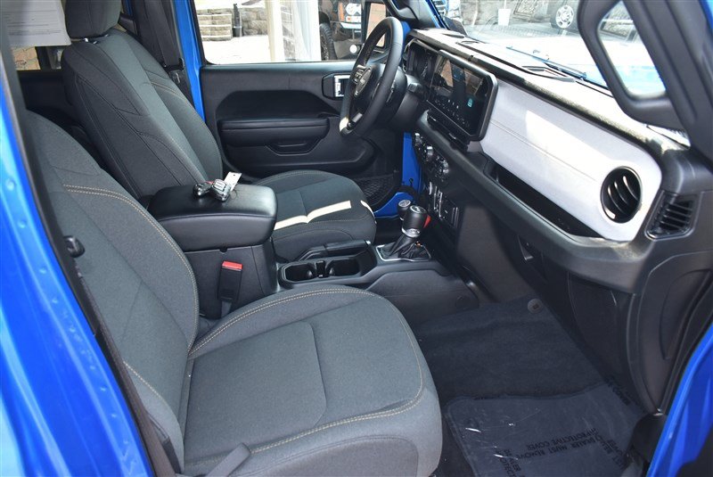 Used 2024 Jeep Wrangler Unlimited w/ Convenience Group AWD/4WD image 27