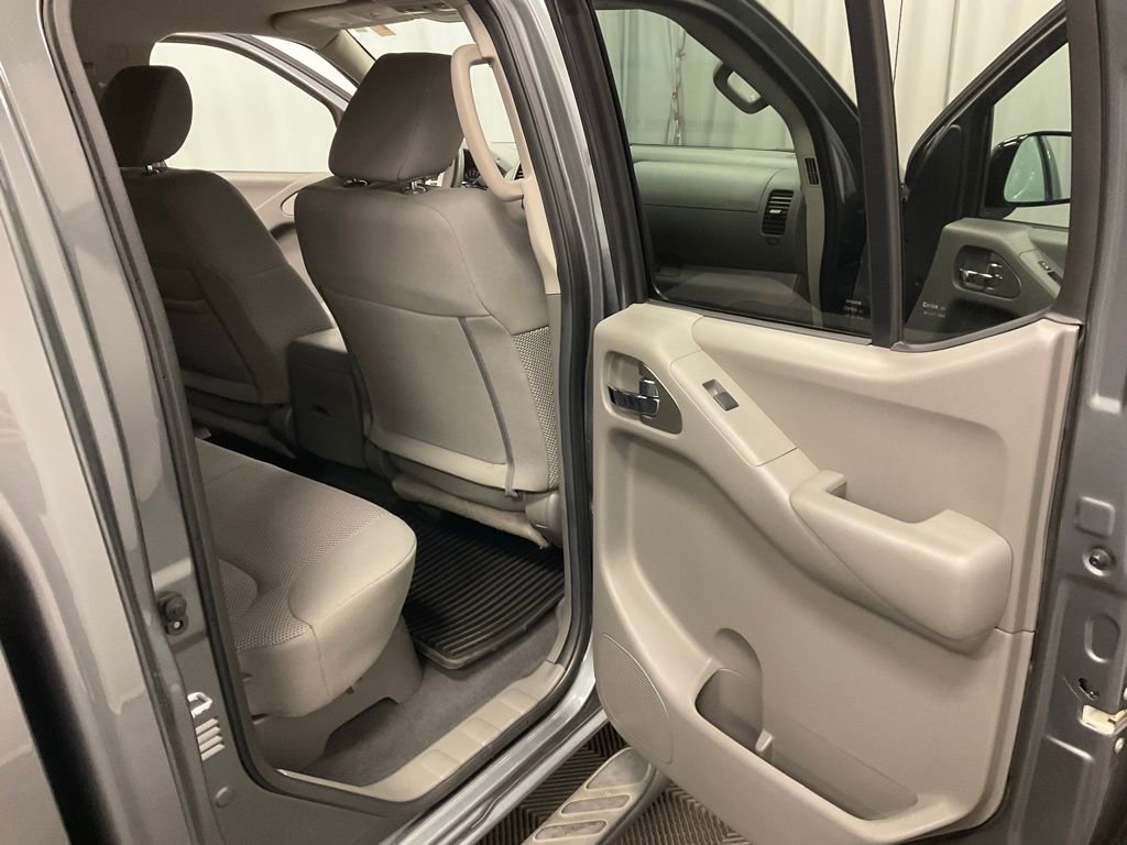 Used 2020 Nissan Frontier SV w/ Midnight Edition Floor Mats image 27