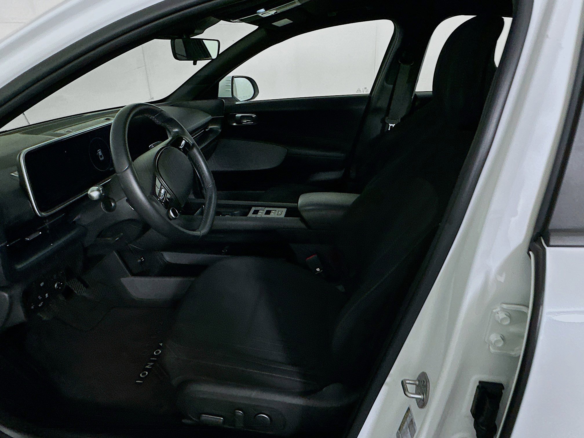 Used 2024 Hyundai Ioniq 6 SE RWD image 13