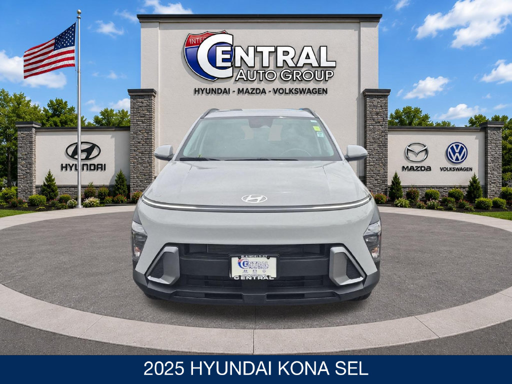 Certified 2025 Hyundai Kona SEL AWD/4WD image 2