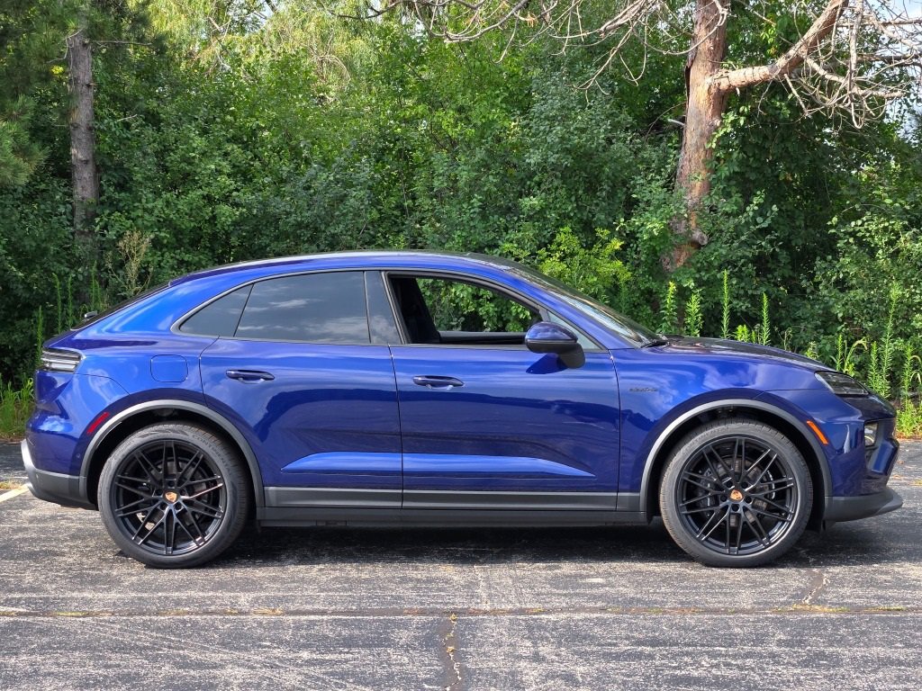 New 2025 Porsche Macan 4 Electric image 8