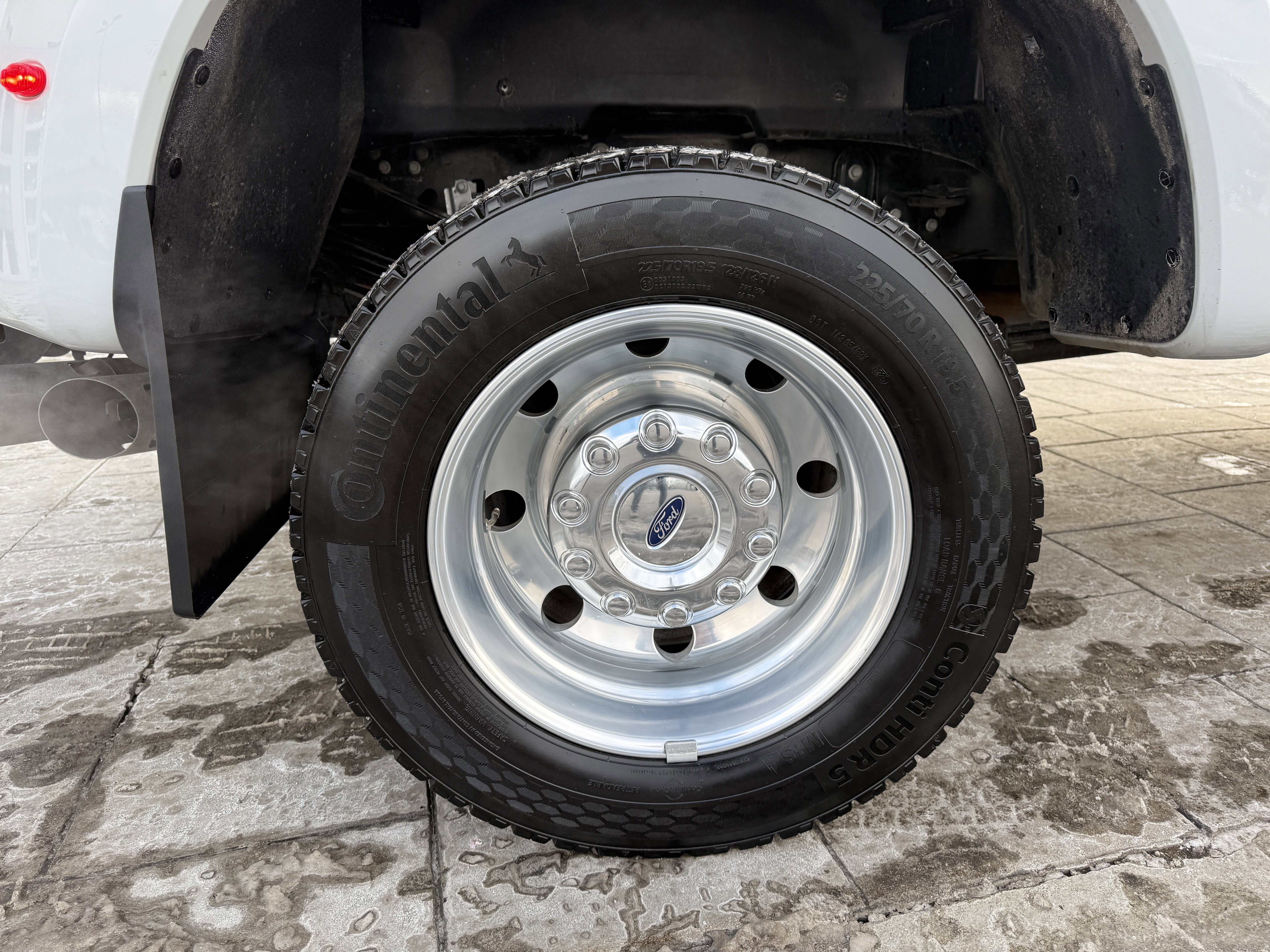 Used 2025 Ford F450 Lariat w/ FX4 Off-Road Package image 32