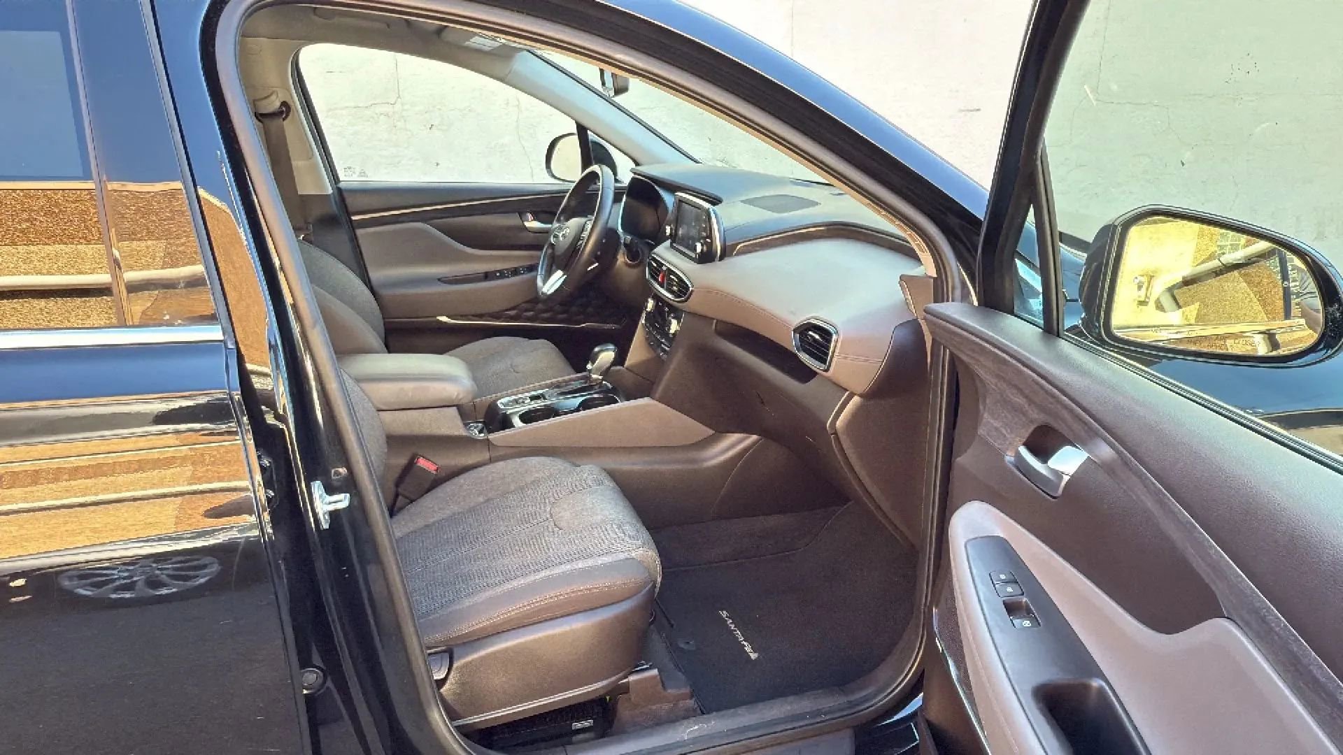 Used 2019 Hyundai Santa Fe SEL image 25