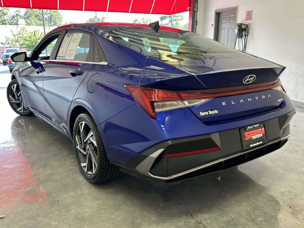 Used 2025 Hyundai Elantra Limited FWD image 5