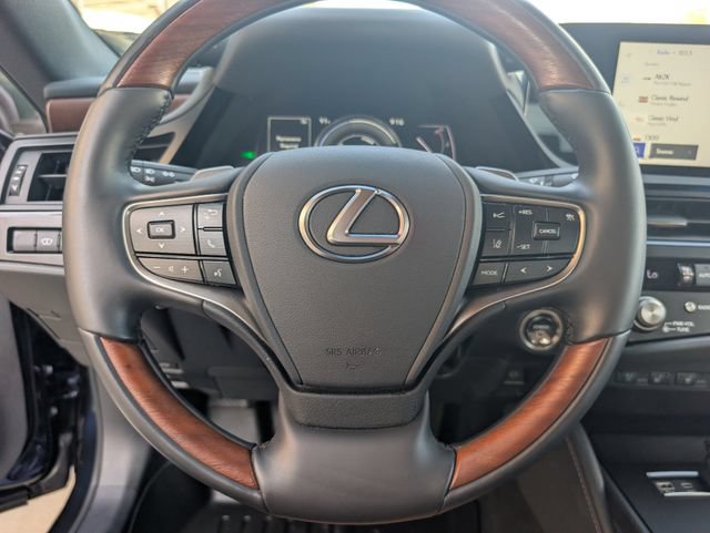 Used 2025 Lexus ES 300h w/ Technology Package FWD image 12