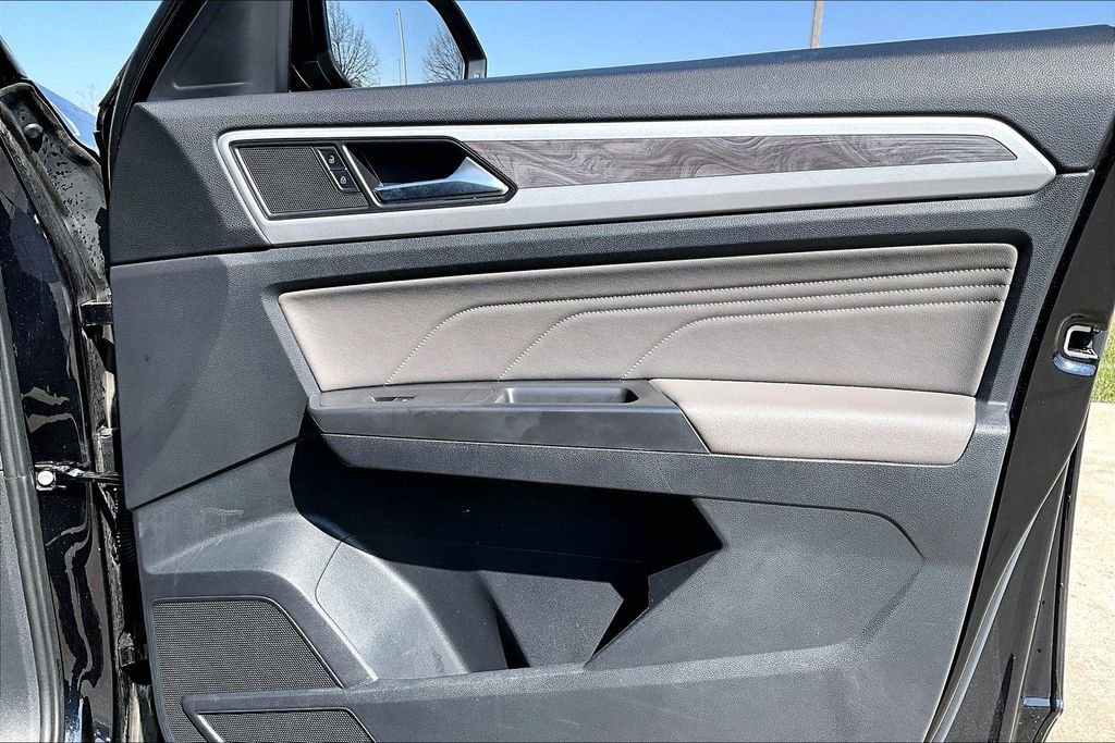 Used 2022 Volkswagen Atlas Cross Sport SE image 23