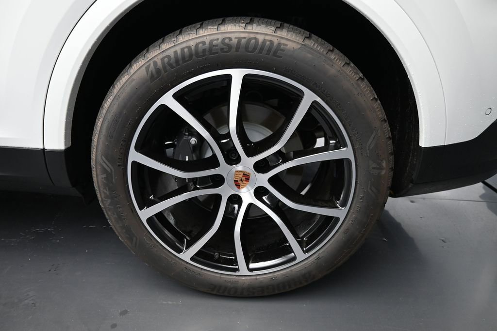 Certified 2026 Porsche Cayenne AWD/4WD image 9