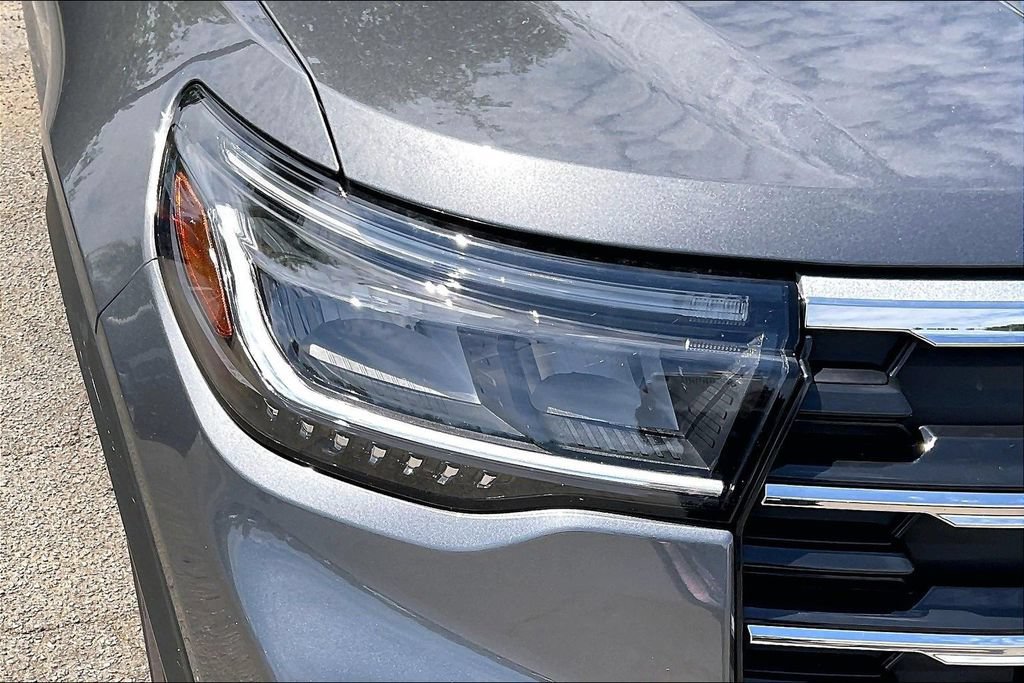 Used 2025 Ford Explorer Active w/ Active Comfort Package RWD image 29