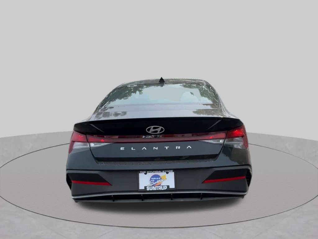 Used 2025 Hyundai Elantra Sport FWD image 21