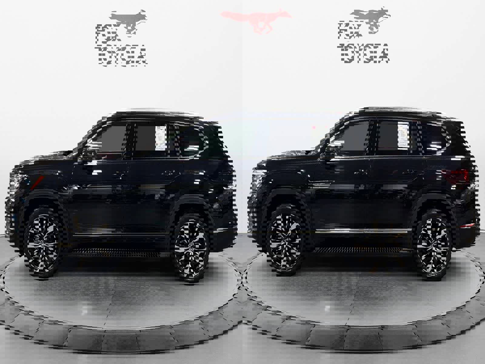 Used 2025 Volkswagen Atlas SEL Premium R-Line image 3