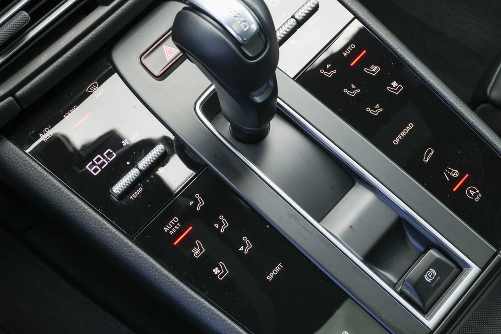 Certified 2026 Porsche Macan AWD/4WD image 33