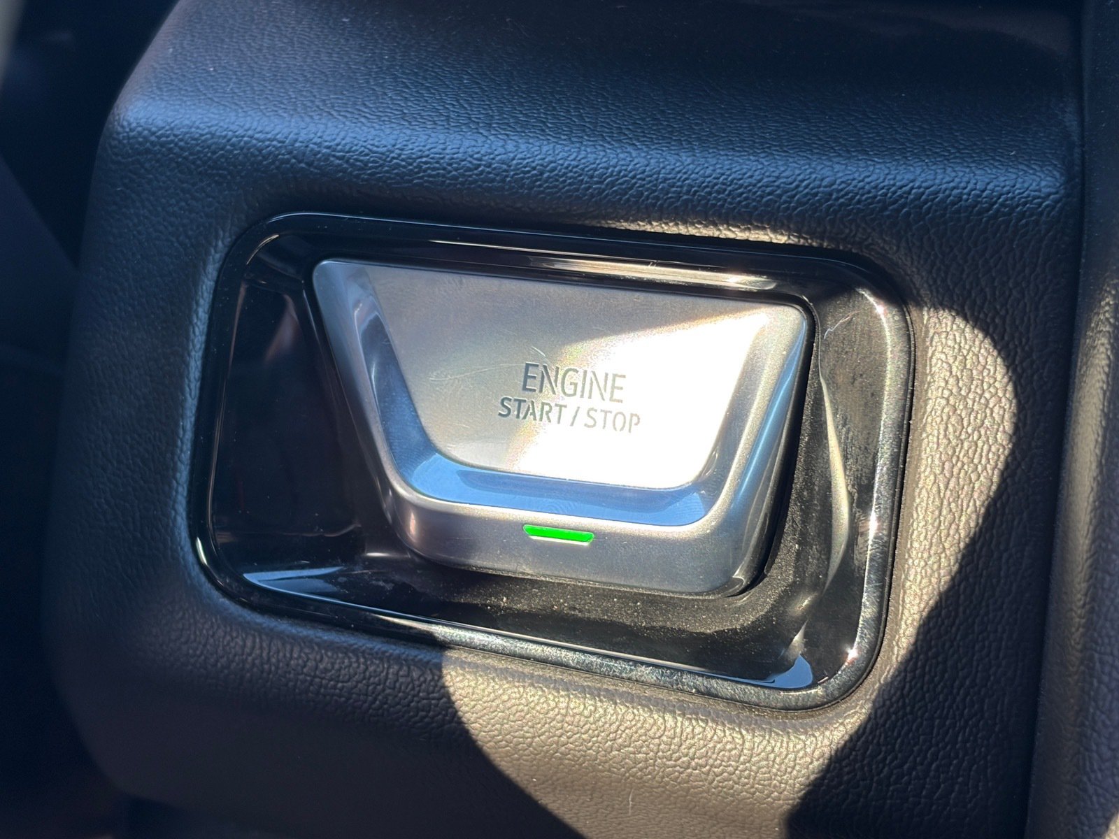 Used 2025 GMC Yukon XL Denali AWD/4WD image 28