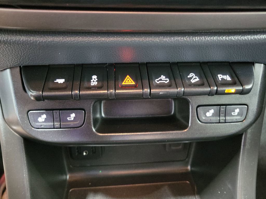 Used 2022 Chevrolet Colorado Z71 AWD/4WD image 40