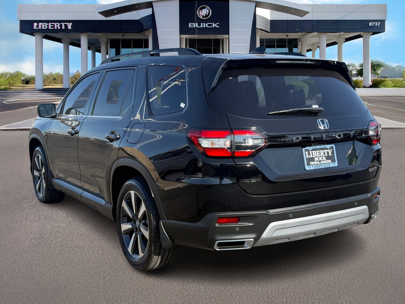 Used 2025 Honda Pilot Touring image 6