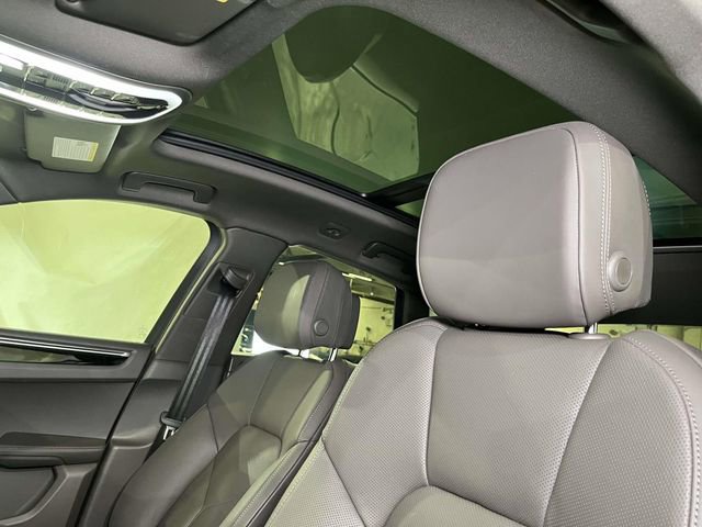 Certified 2025 Porsche Macan image 18