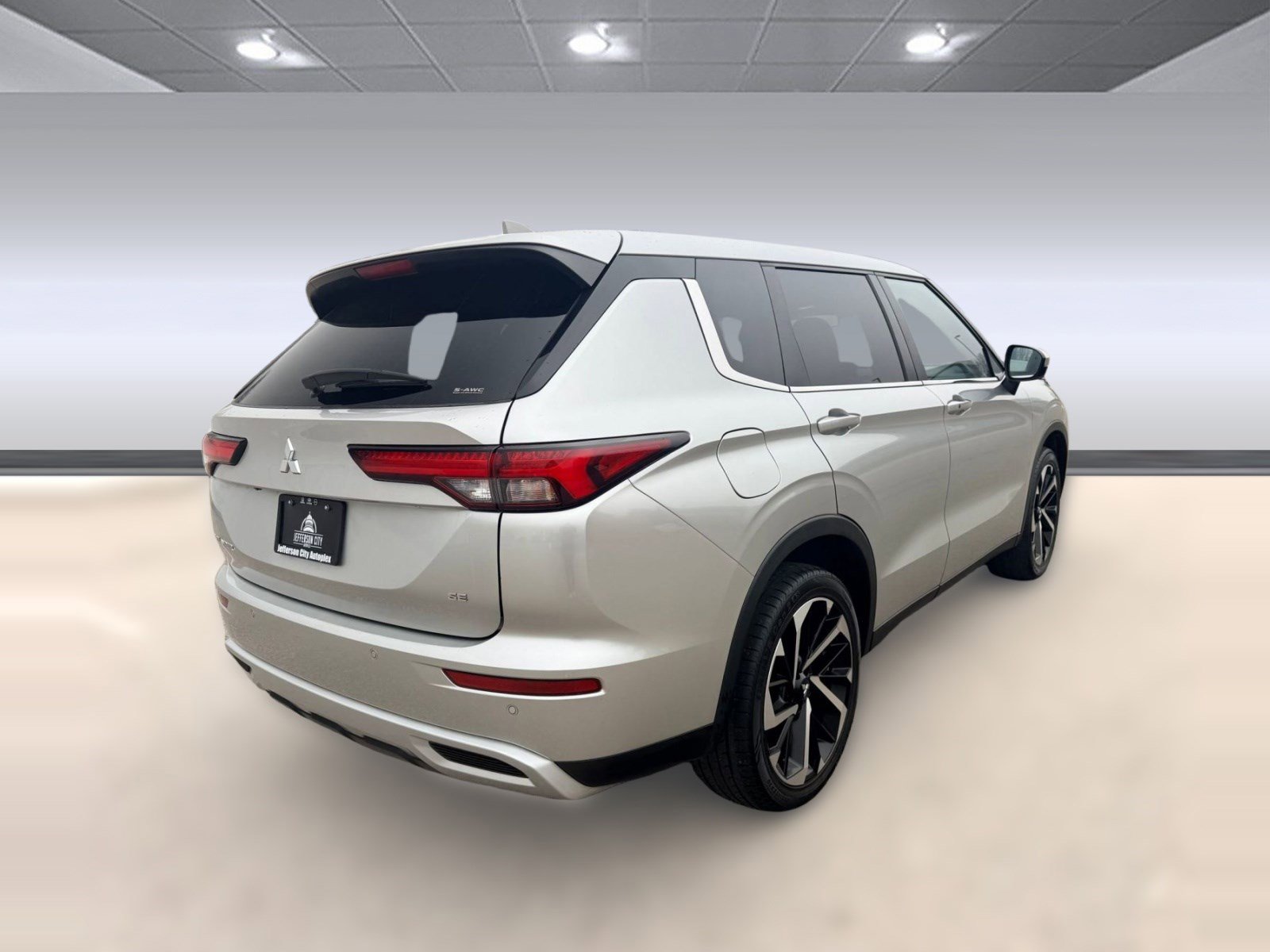 Used 2024 Mitsubishi Outlander SE image 8