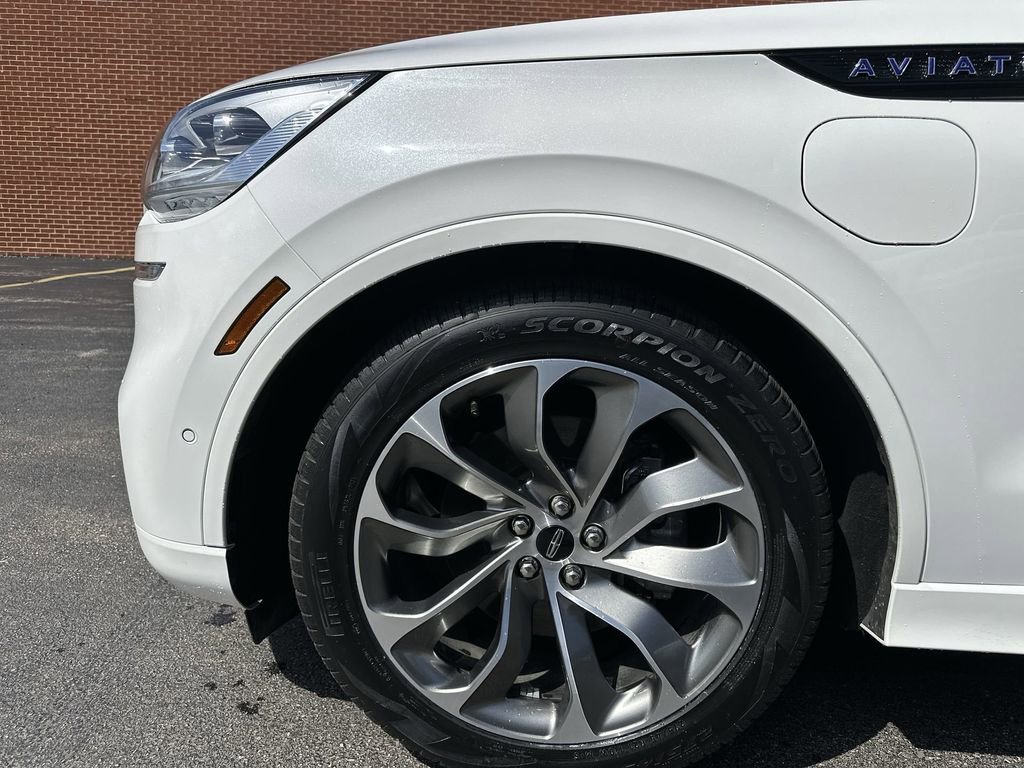 Used 2022 Lincoln Aviator Grand Touring w/ Equipment Group 301A AWD/4WD image 19