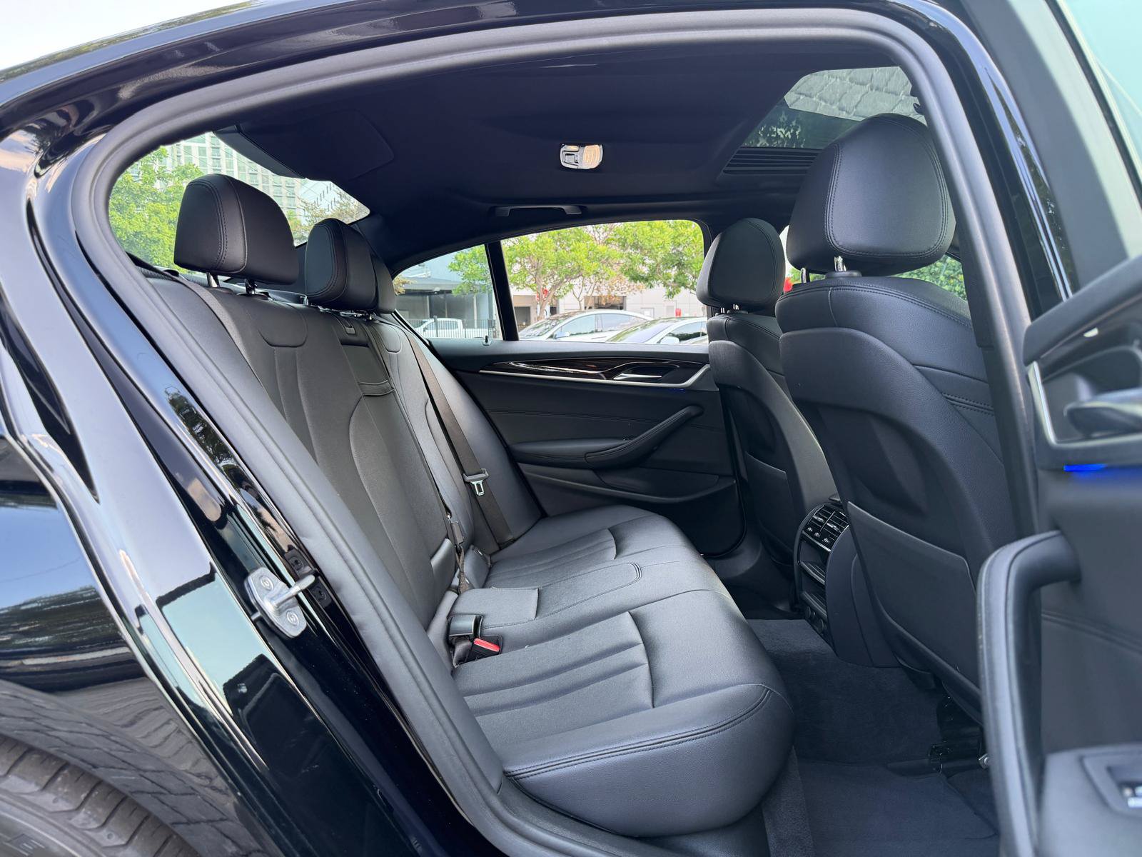 Used 2019 BMW 530e RWD image 51