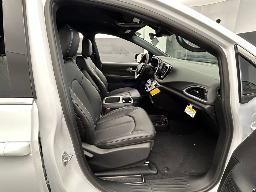 New 2026 Chrysler Voyager LX FWD image 36