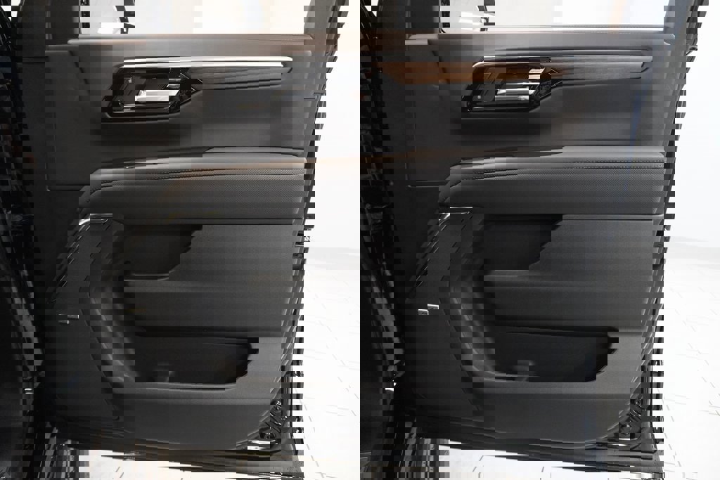 New 2026 Chevrolet Suburban High Country image 35