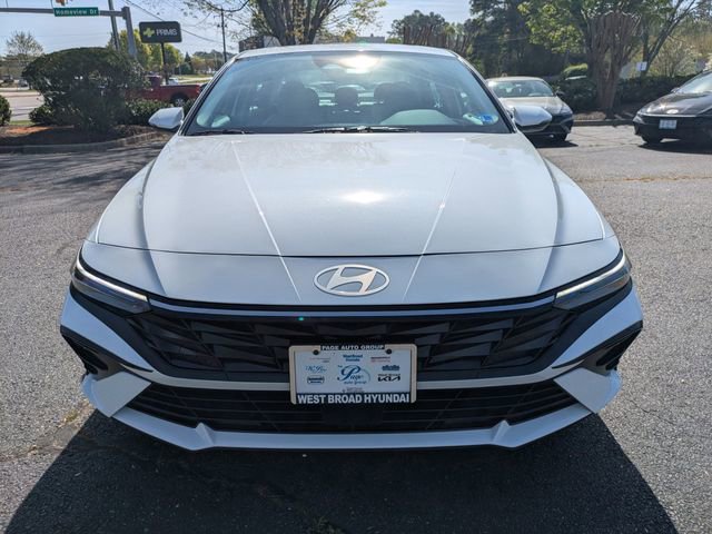 Certified 2025 Hyundai Elantra Limited FWD image 9