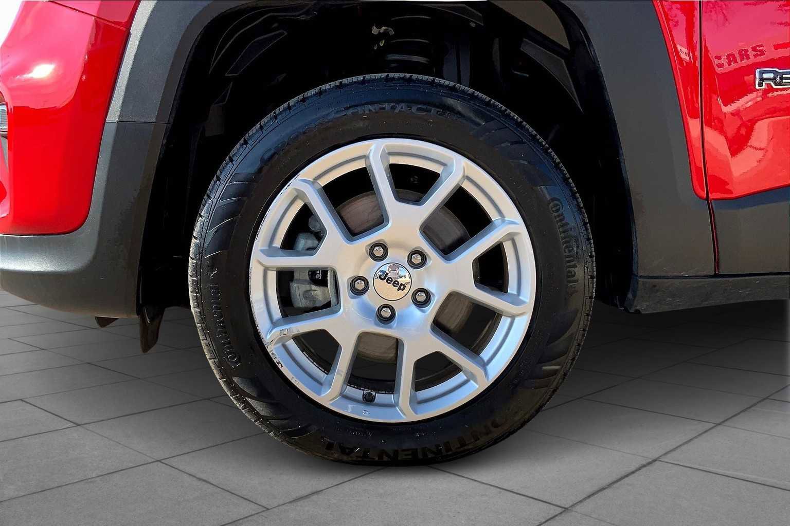 Used 2023 Jeep Renegade Latitude w/ Premium Group image 10