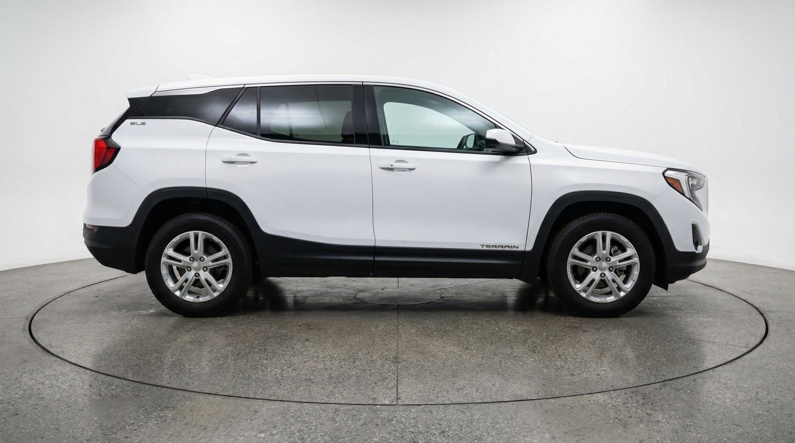 Used 2024 GMC Terrain SLE image 11