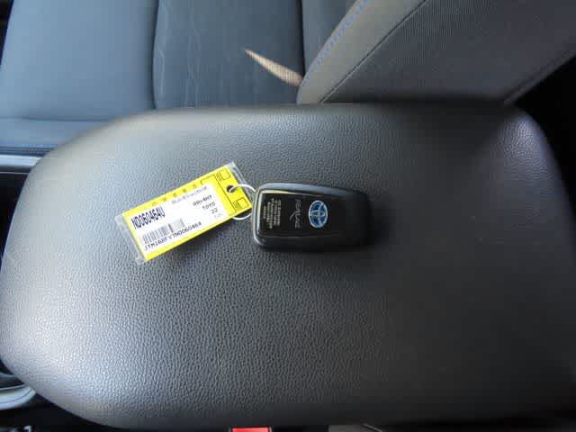 Used 2022 Toyota RAV4 SE w/ Convenience Package AWD/4WD image 29