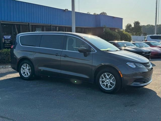 Used 2017 Chrysler Pacifica Touring FWD image 8