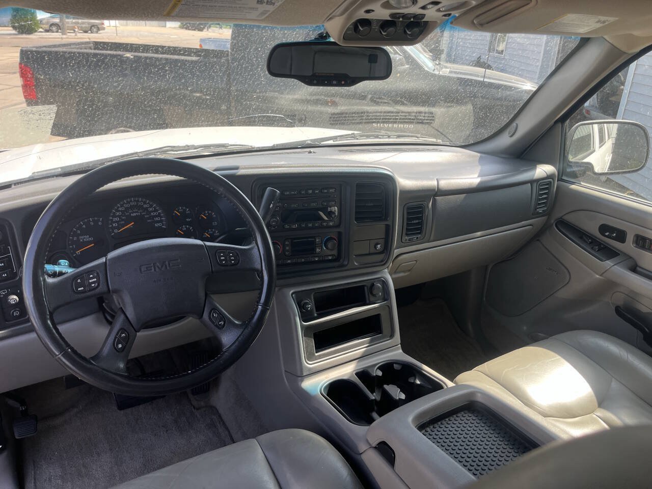 Used 2005 GMC Yukon XL SLT w/ SLT Preferred Equipment Group AWD/4WD image 11