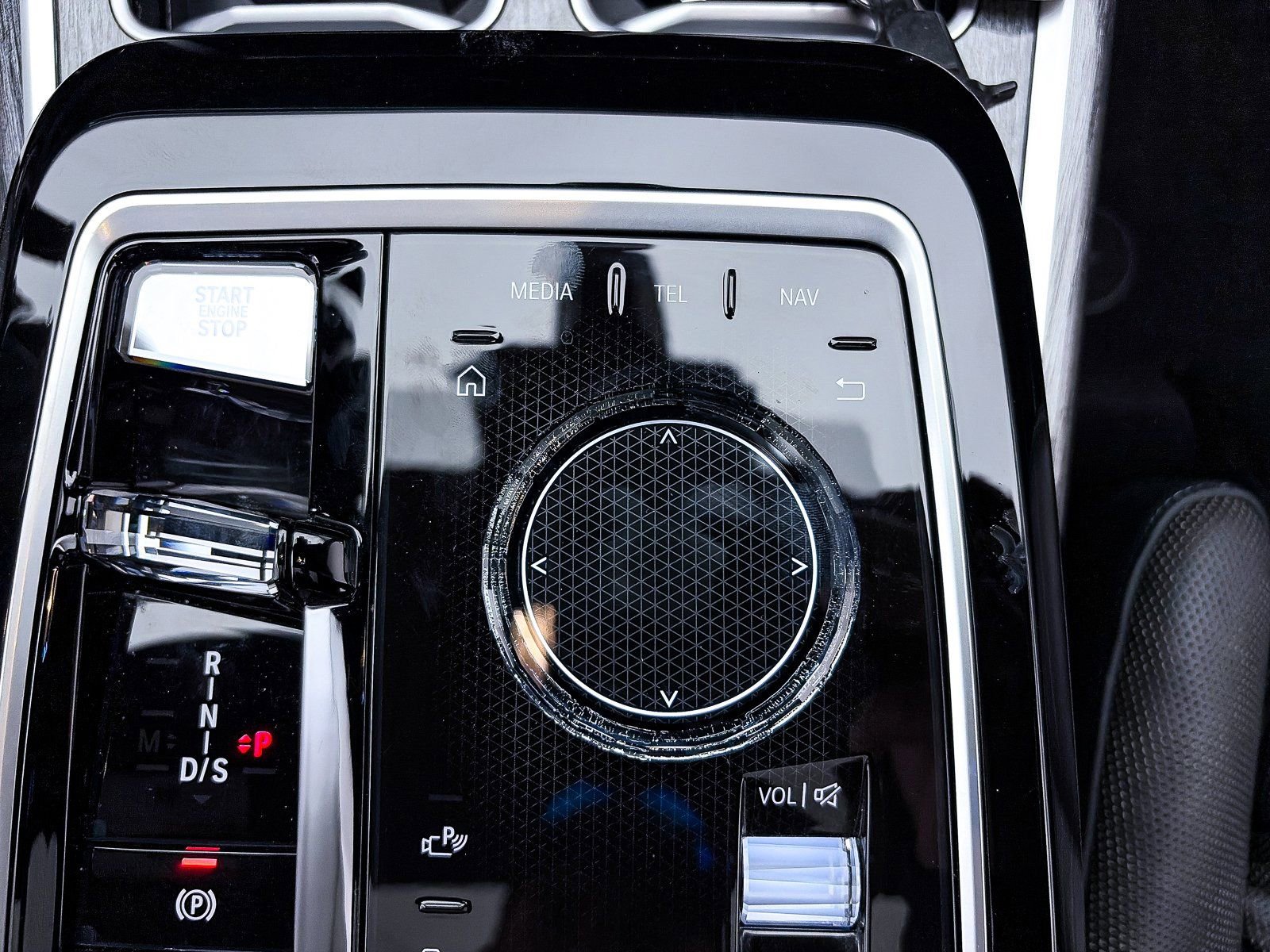 Used 2023 BMW 740i w/ Executive Package image 43