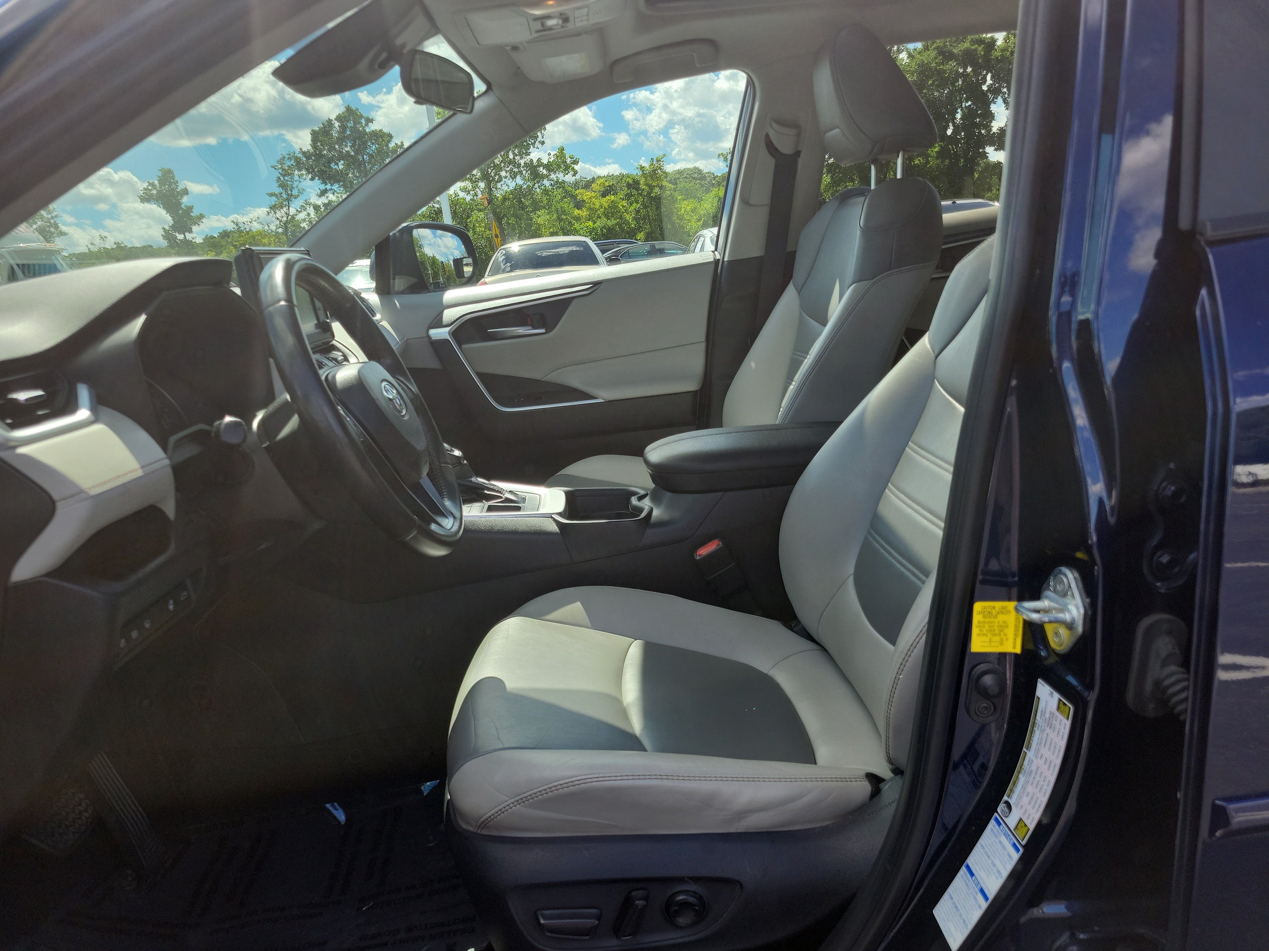 Used 2019 Toyota RAV4 XLE Premium w/ Cold Weather Package AWD/4WD image 20