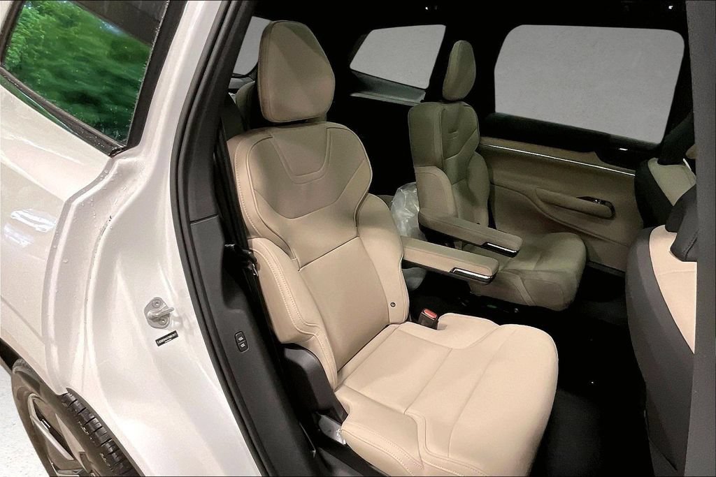 New 2026 Volvo EX90 Plus AWD/4WD image 10