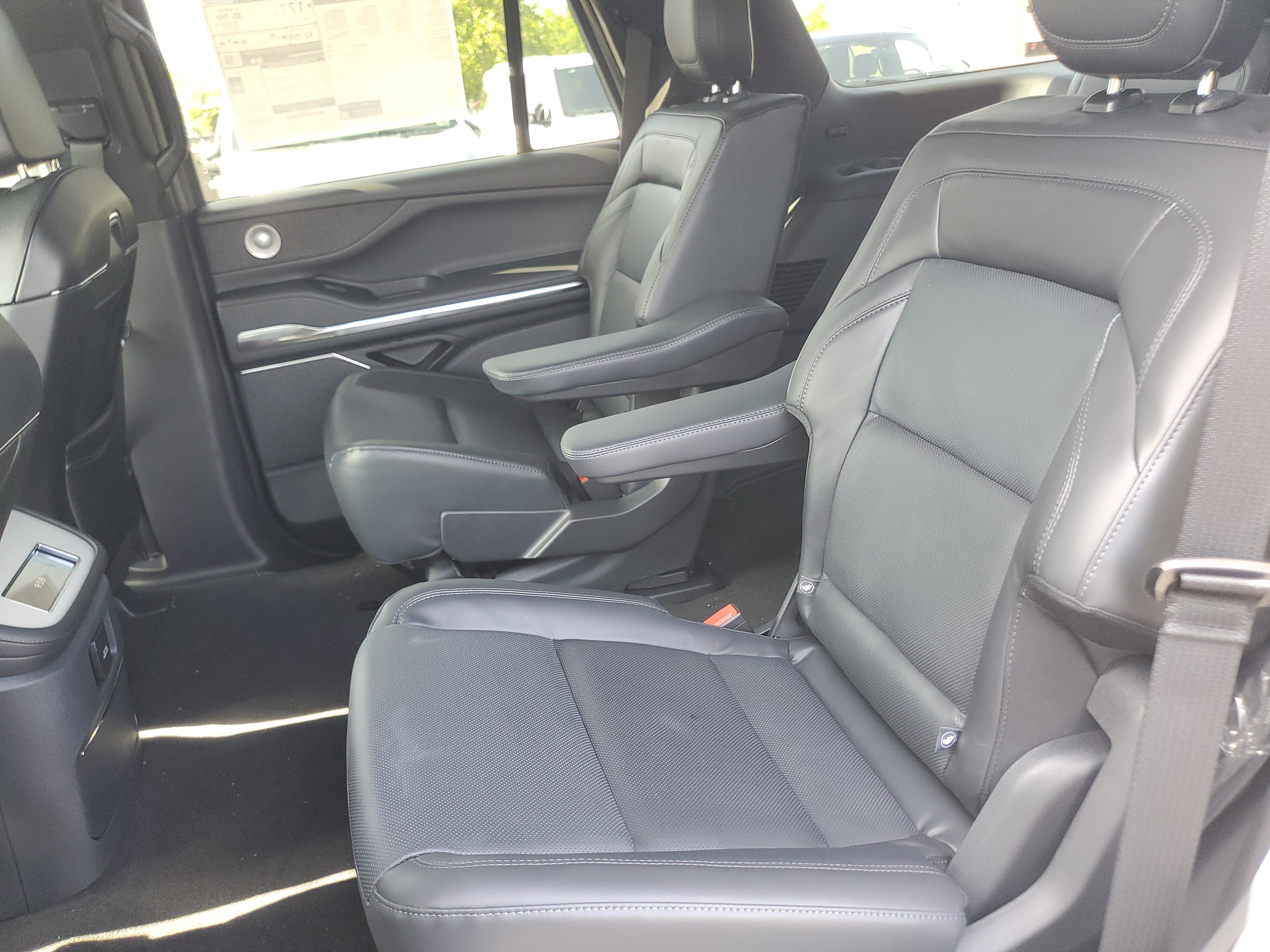 New 2027 Lincoln Navigator Reserve w/ Jet Appearance Package AWD/4WD image 30