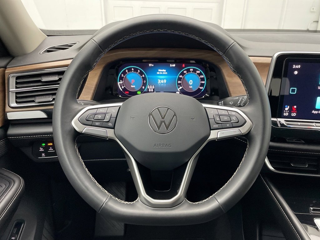 Used 2024 Volkswagen Atlas SE image 25