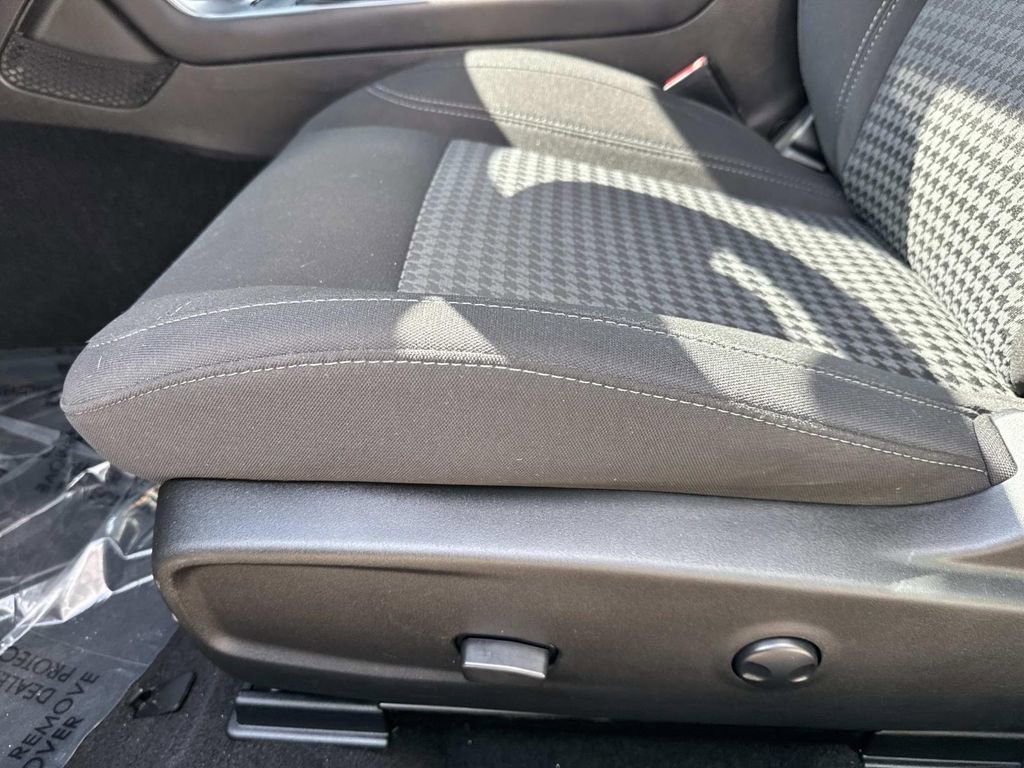 Used 2023 Dodge Challenger SXT w/ Blacktop Package image 18