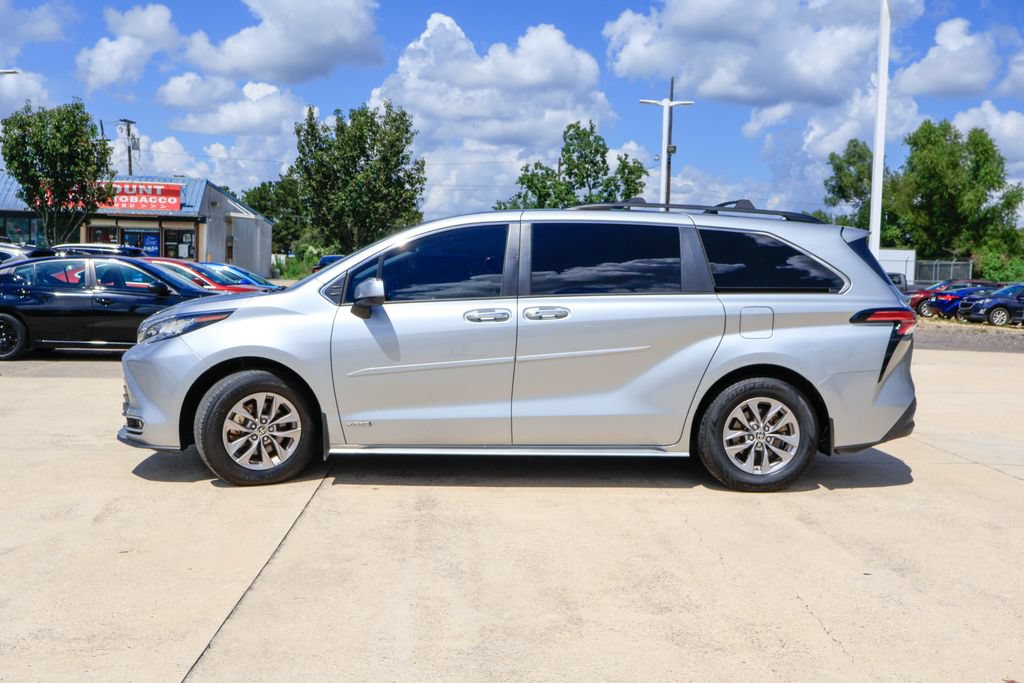Used 2021 Toyota Sienna XLE FWD image 27