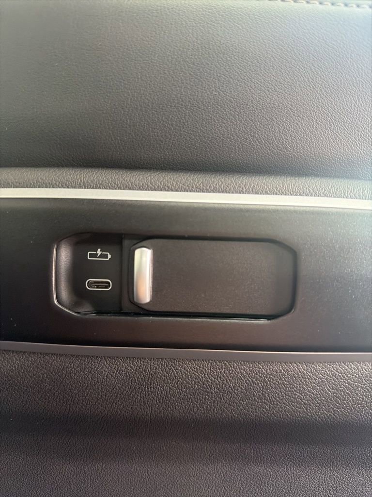 New 2026 BMW X6 M60i image 17