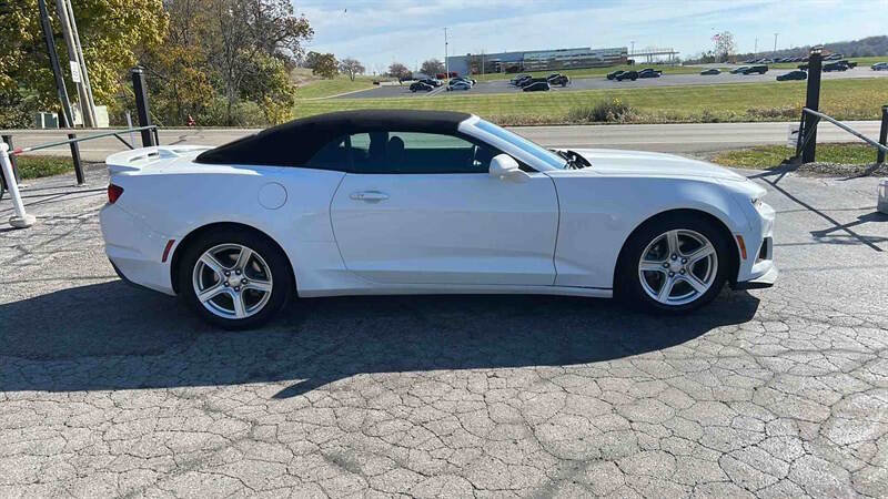 Used 2021 Chevrolet Camaro LT image 1