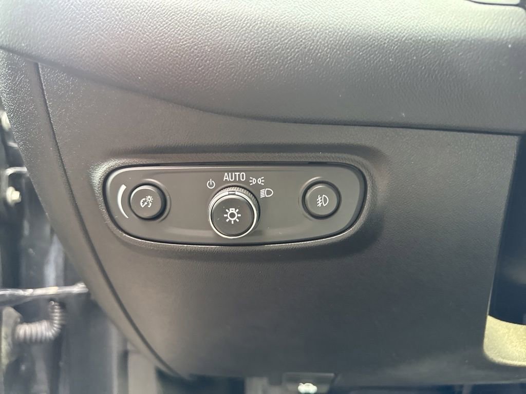 Used 2020 Chevrolet Equinox LT w/ Driver Convenience Package image 21