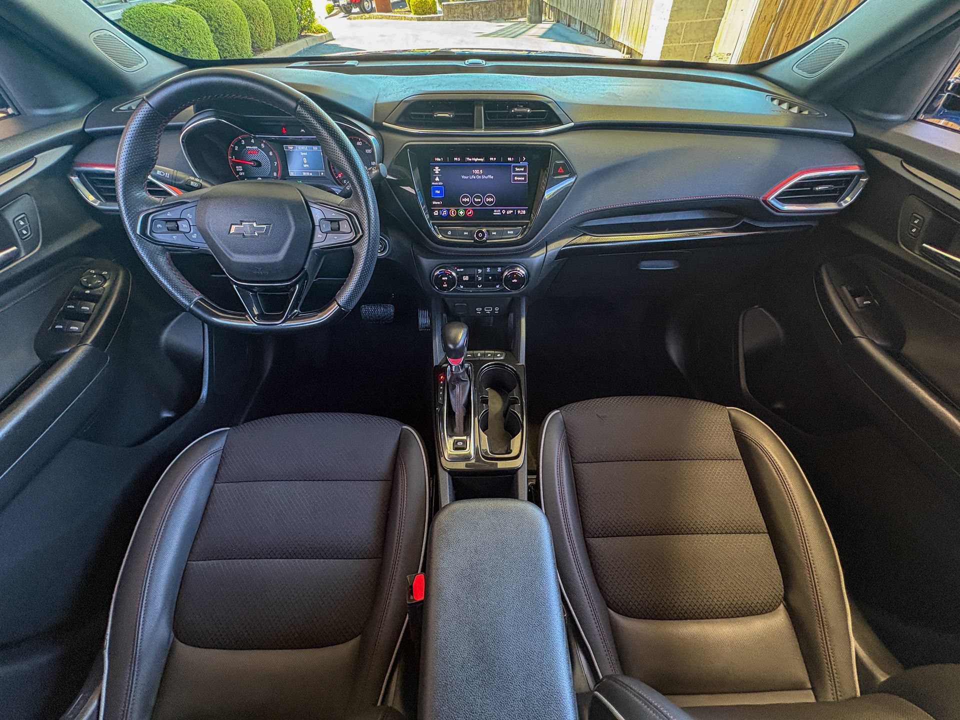 Used 2023 Chevrolet TrailBlazer RS w/ Convenience Package FWD image 29