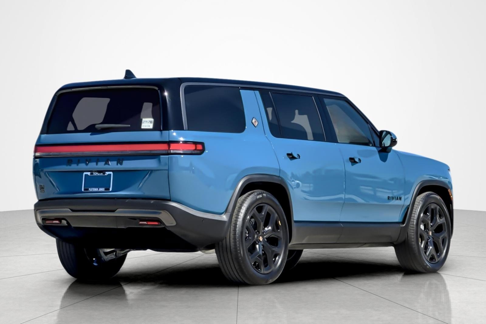 Used 2025 Rivian R1S Adventure Dual AWD/4WD image 5