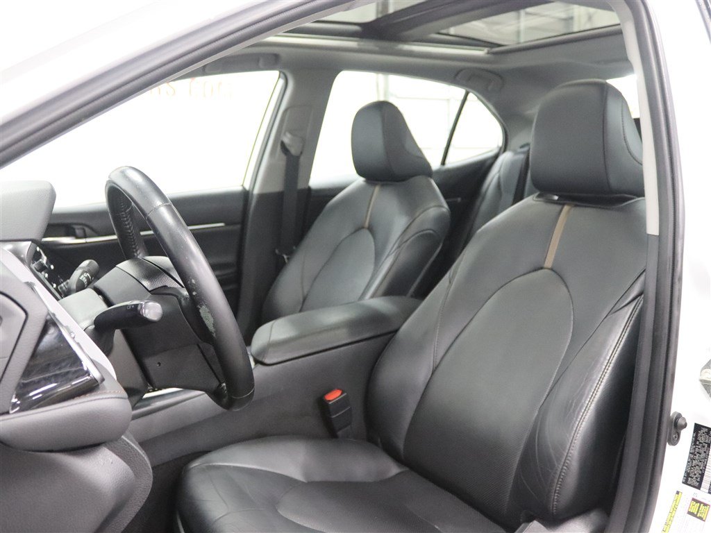 Used 2020 Toyota Camry XLE FWD image 13